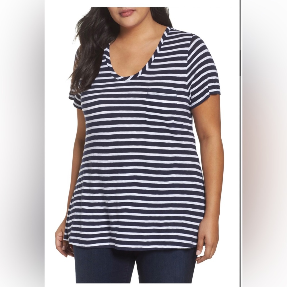 Caslon rounded v neck tee in navy and white stripe with pocket. Size 4XL.